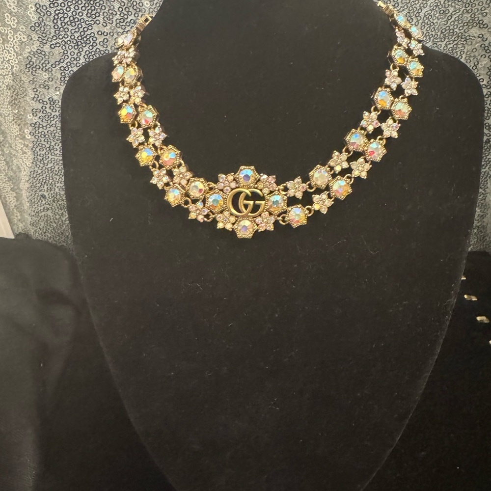 Gucci Gold Double Strand Necklace with Floral Medallion - Picture 2 of 6
